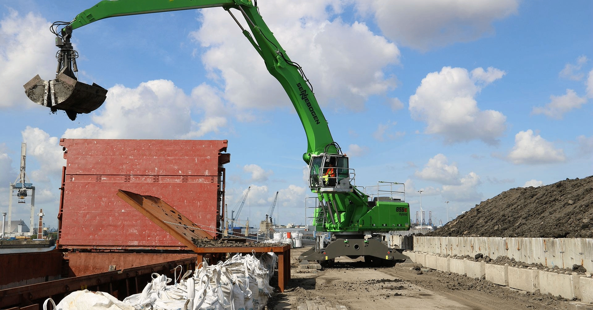 Sennebogen 855 E Hybrid material handler working at a port